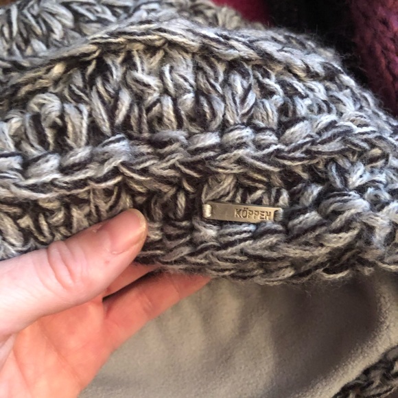 Six gently used knit/winter hats. - Picture 6 of 6